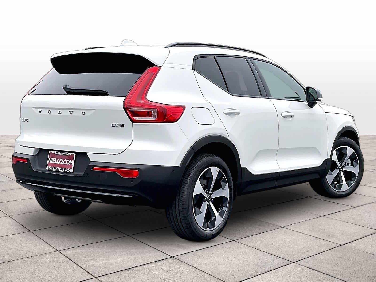 New 2026 Volvo XC40 B5 Plus w/ Protection Package Premier AWD/4WD image 4