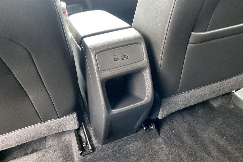 Used 2024 Chevrolet Trax RS w/ Sunroof Package FWD image 32