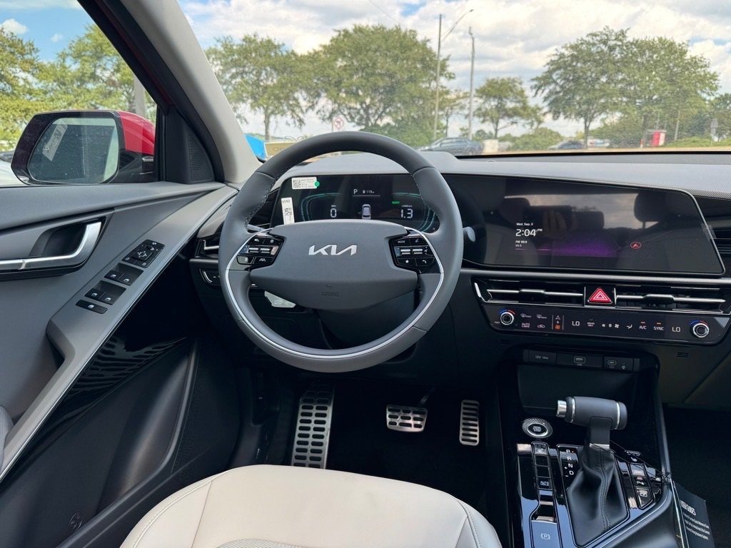 New 2025 Kia Niro EX Touring image 9