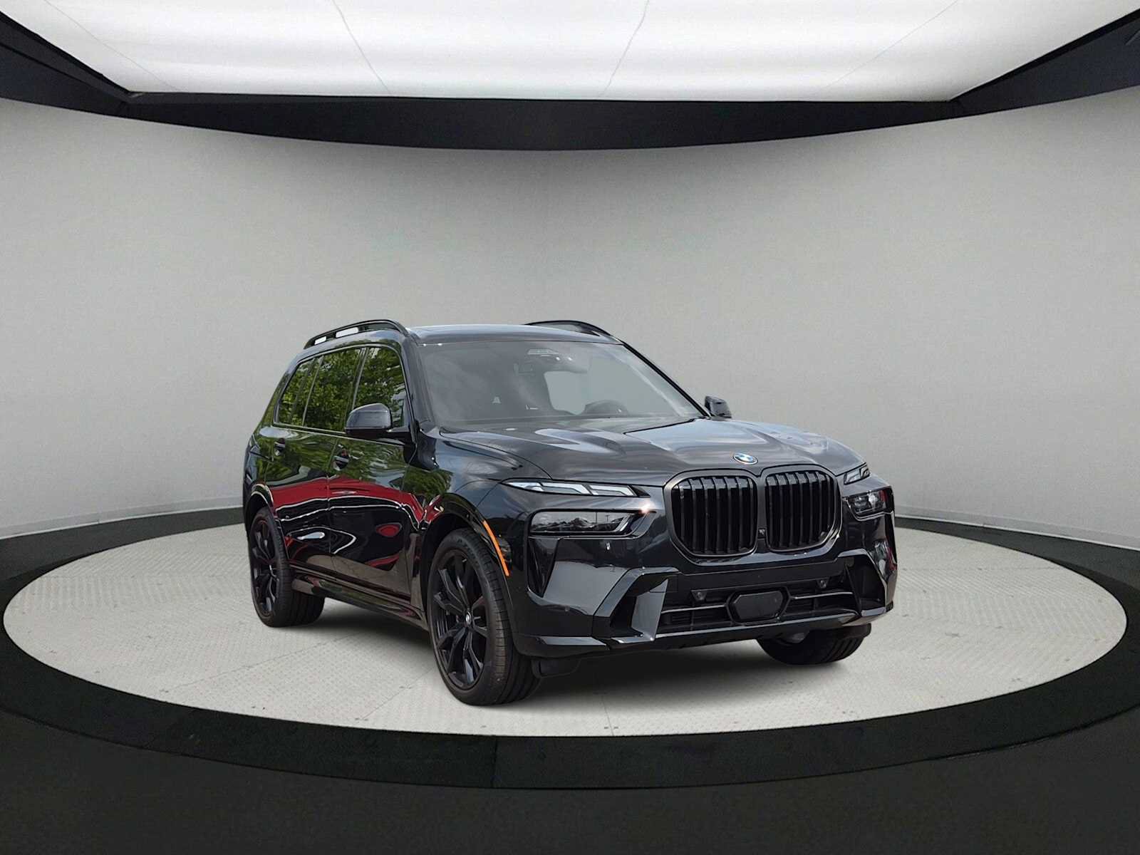 Used 2025 BMW X7 xDrive40i w/ M Sport Package AWD/4WD image 2