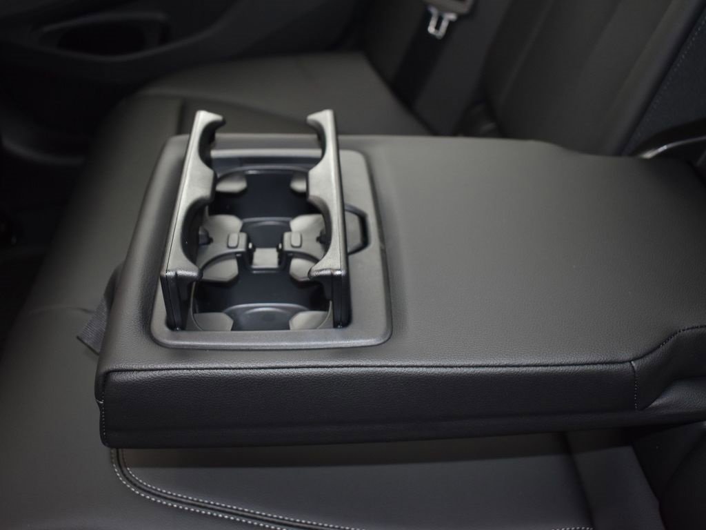 New 2026 BMW 330i Sedan w/ M Sport Package image 17