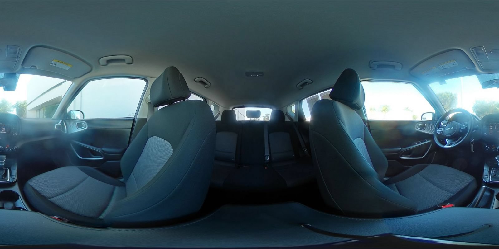 Used 2025 Kia Soul LX w/ LX Technology Package FWD image 40