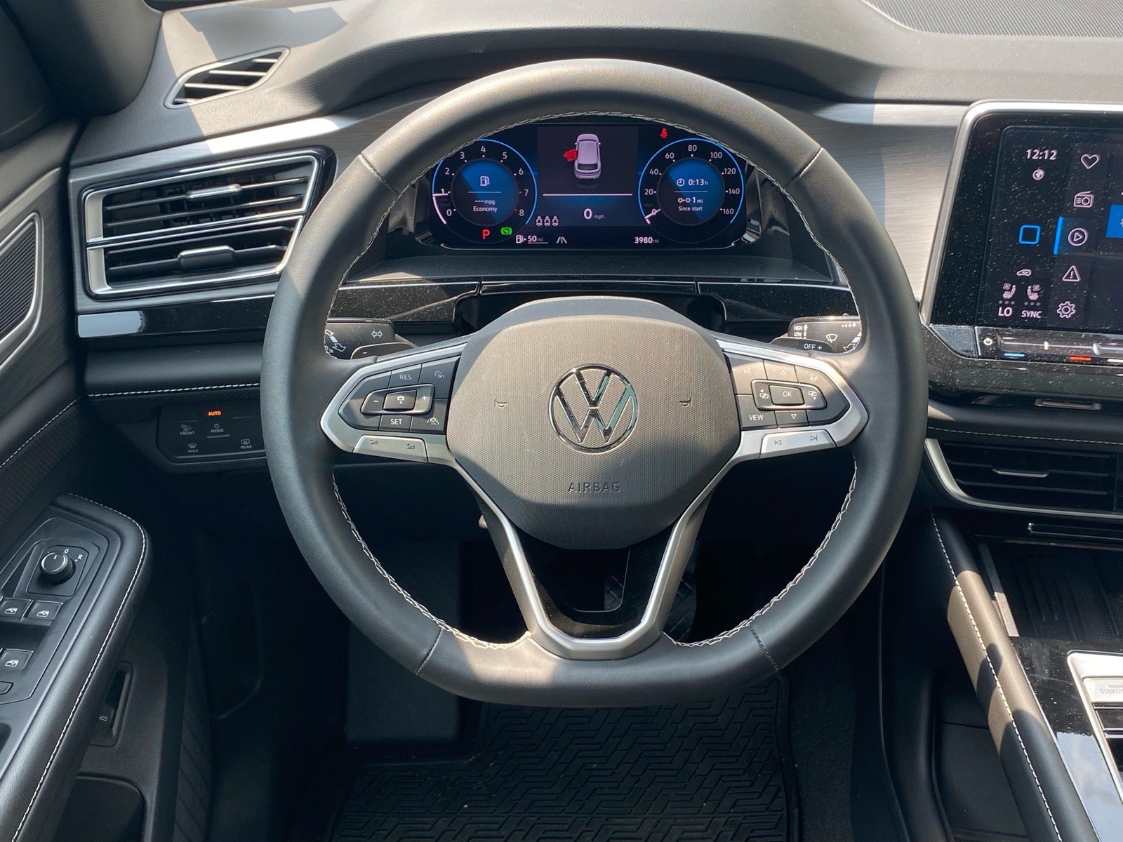 Certified 2025 Volkswagen Atlas Cross Sport SE w/ Panoramic Sunroof Package AWD/4WD image 5