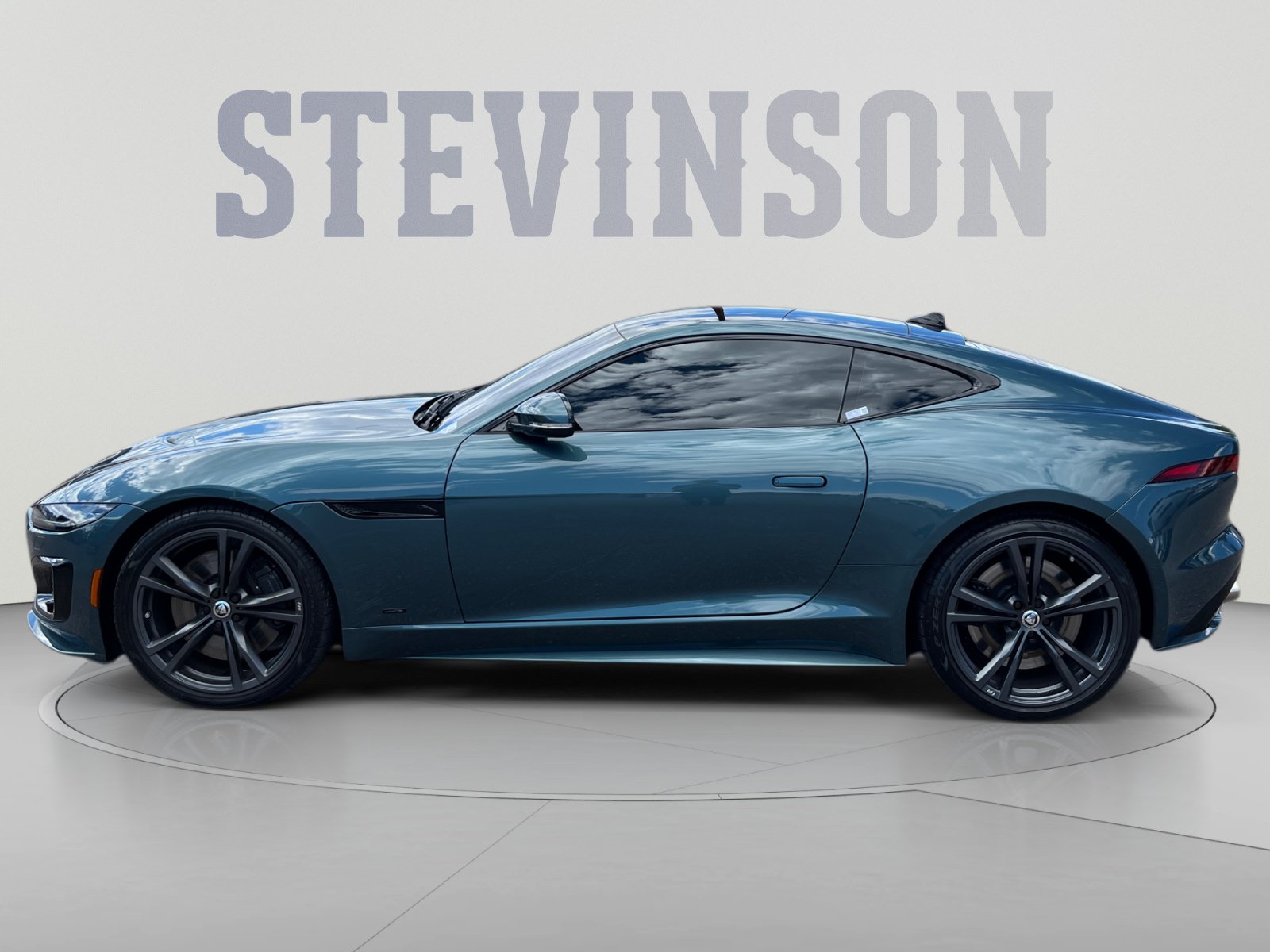 Used 2024 Jaguar F-TYPE R AWD/4WD image 2