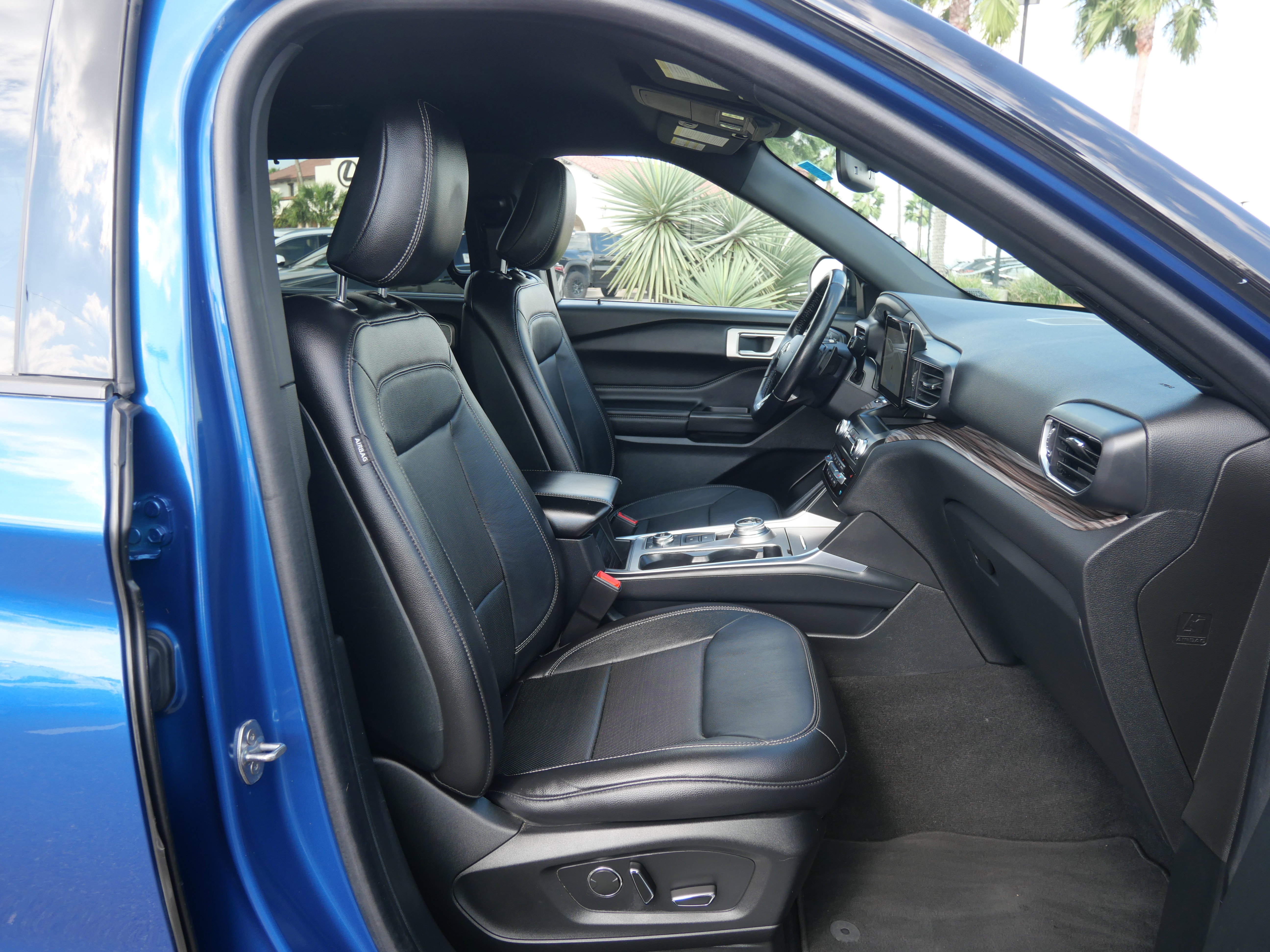 Used 2020 Ford Explorer Limited image 18