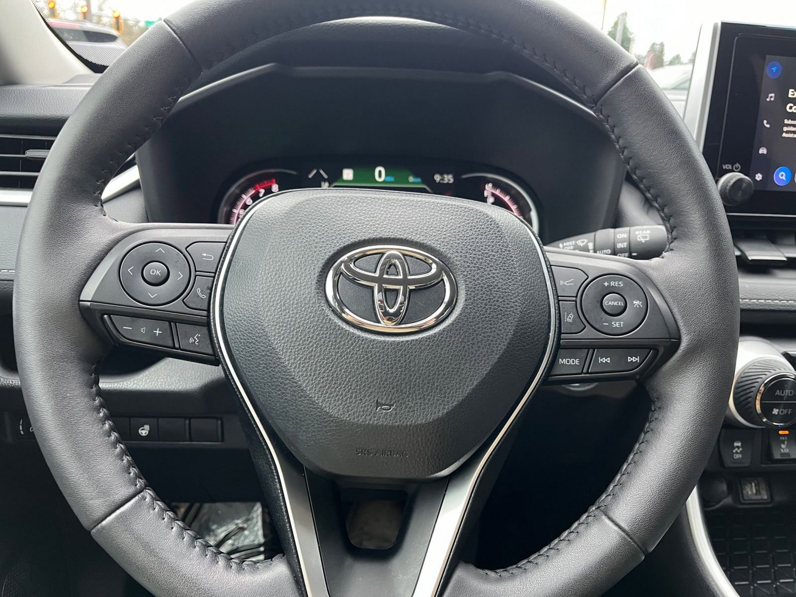 Used 2025 Toyota RAV4 XLE image 28