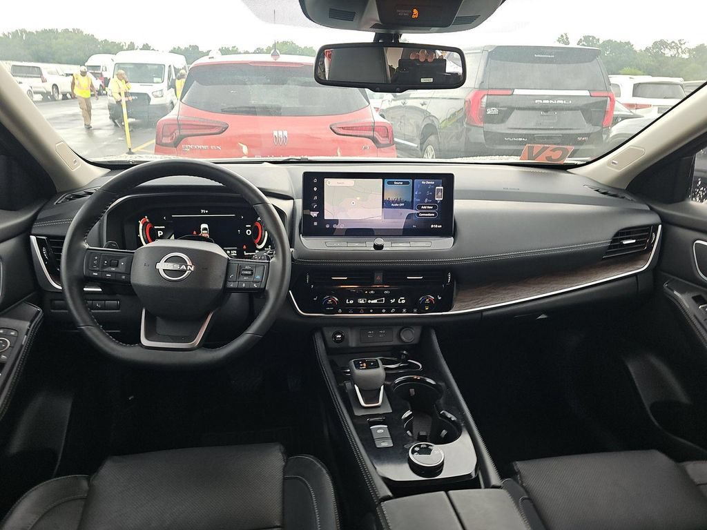 Certified 2025 Nissan Rogue Platinum w/ Tech Package AWD/4WD image 9