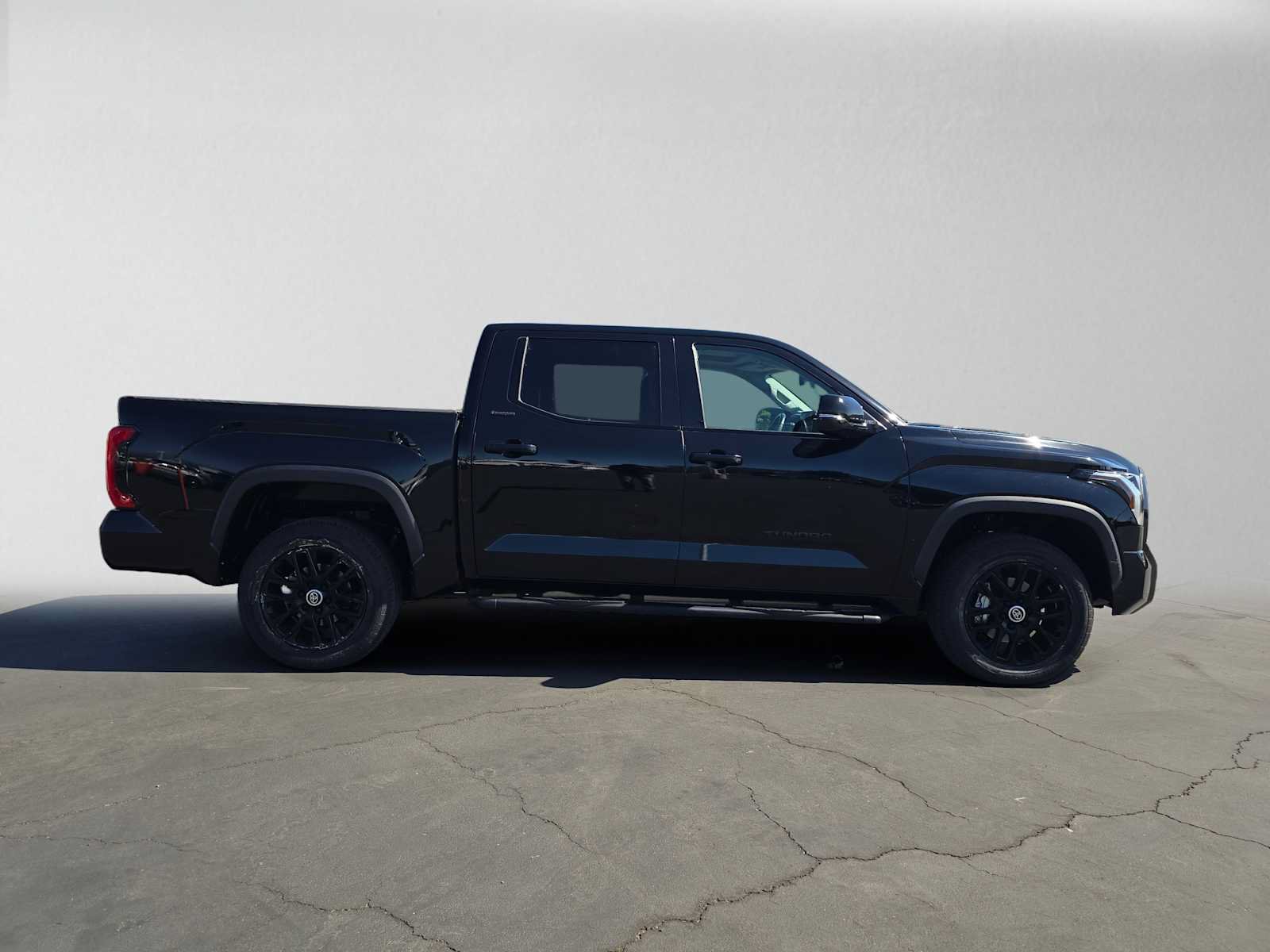 Used 2024 Toyota Tundra Limited AWD/4WD image 2