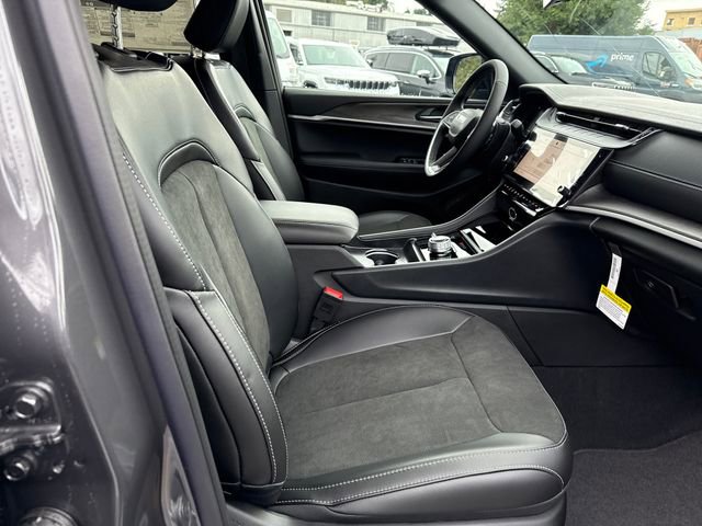 New 2026 Jeep Grand Cherokee Altitude image 9