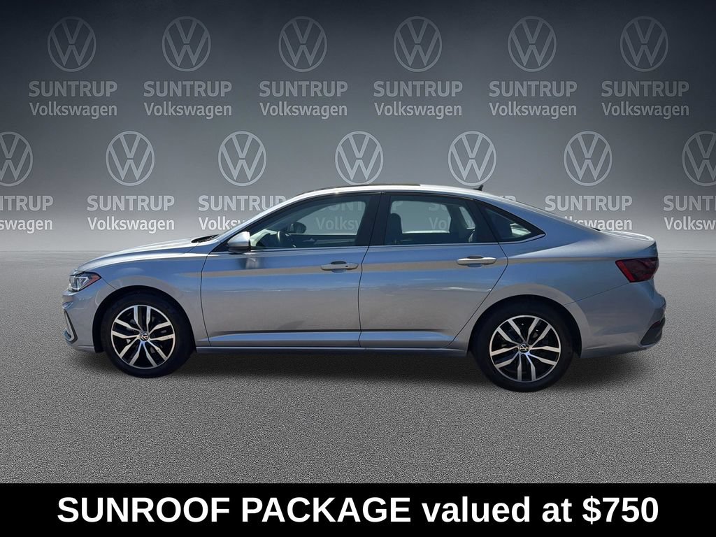 Used 2025 Volkswagen Jetta SE w/ Sunroof Package FWD image 2