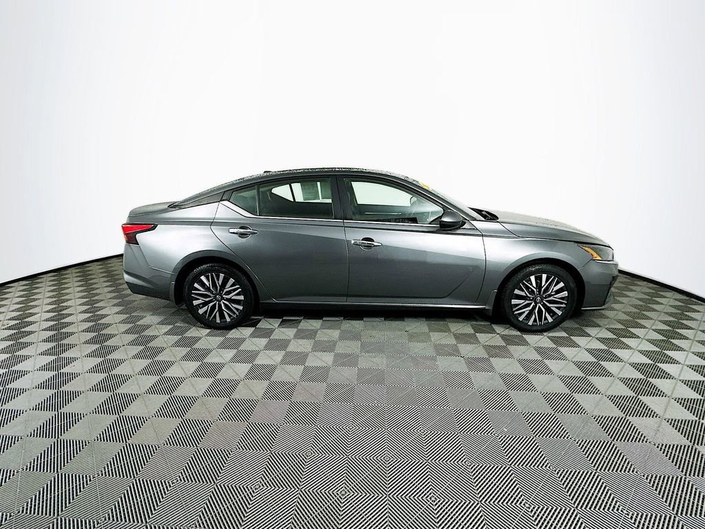 Used 2023 Nissan Altima 2.5 SV image 12
