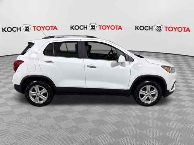 Used 2020 Chevrolet Trax LT w/ LT Convenience Package image 9