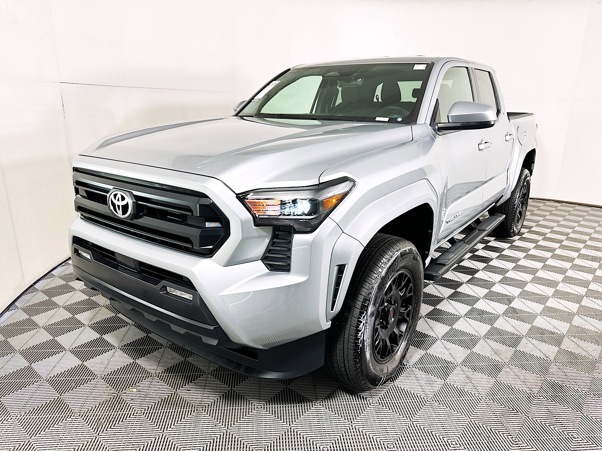 Used 2025 Toyota Tacoma SR5 image 7