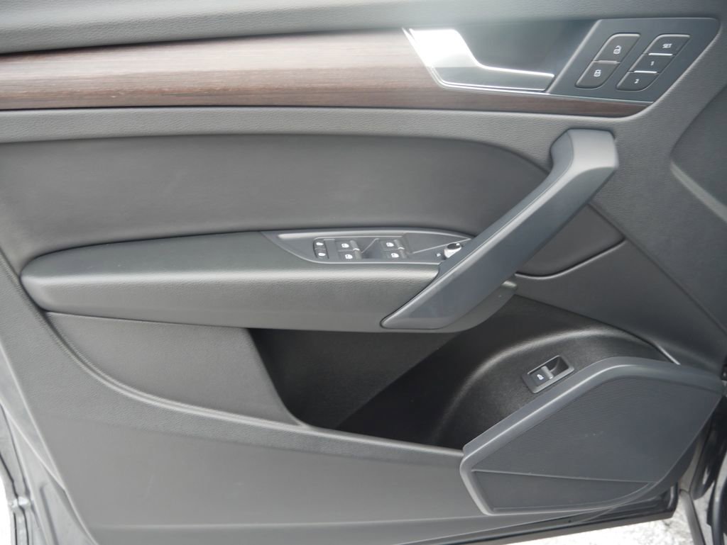 Certified 2023 Audi Q5 2.0T Premium w/ Convenience Package image 16