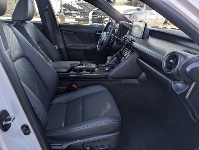 Used 2023 Lexus IS 300 w/ Comfort Package RWD image 35