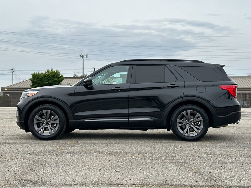 Certified 2023 Ford Explorer XLT w/ Equipment Group 202A image 6