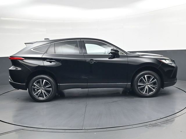 Used 2023 Toyota Venza LE image 3