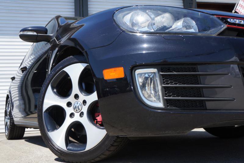 Used 2011 Volkswagen Golf 4-Door image 4