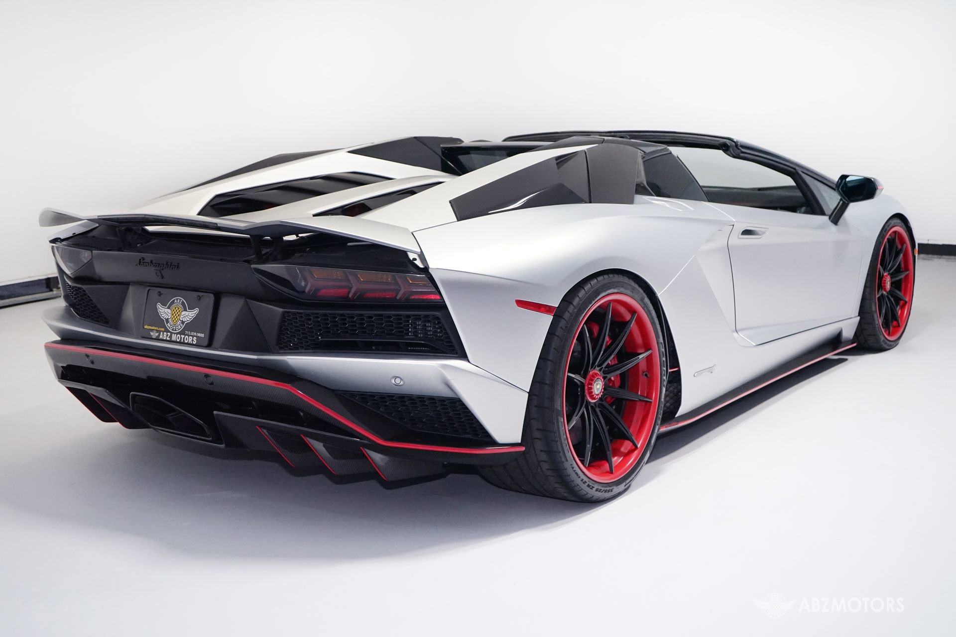Used 2018 Lamborghini Aventador S image 6