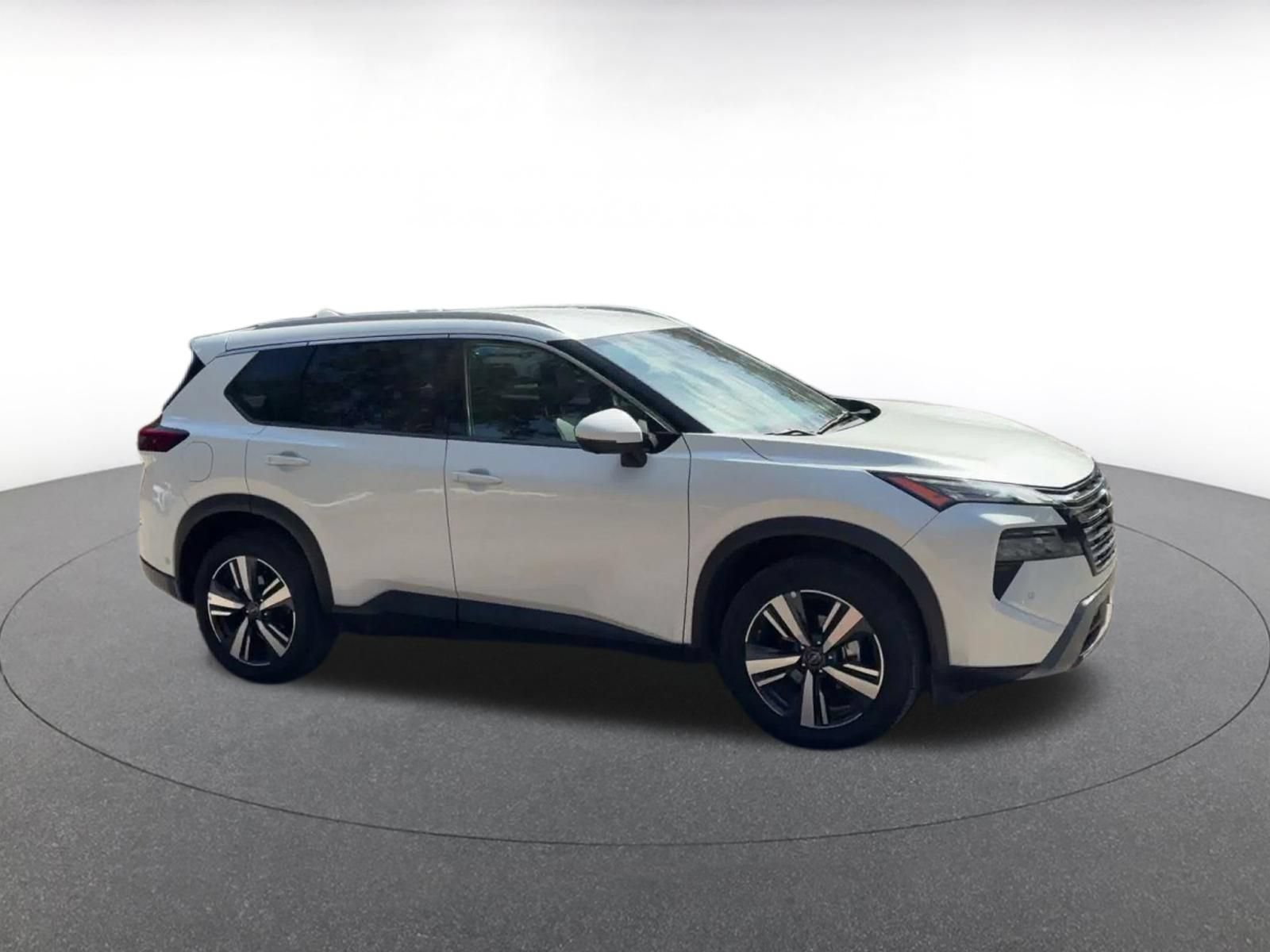 Used 2026 Nissan Rogue SL AWD/4WD image 2