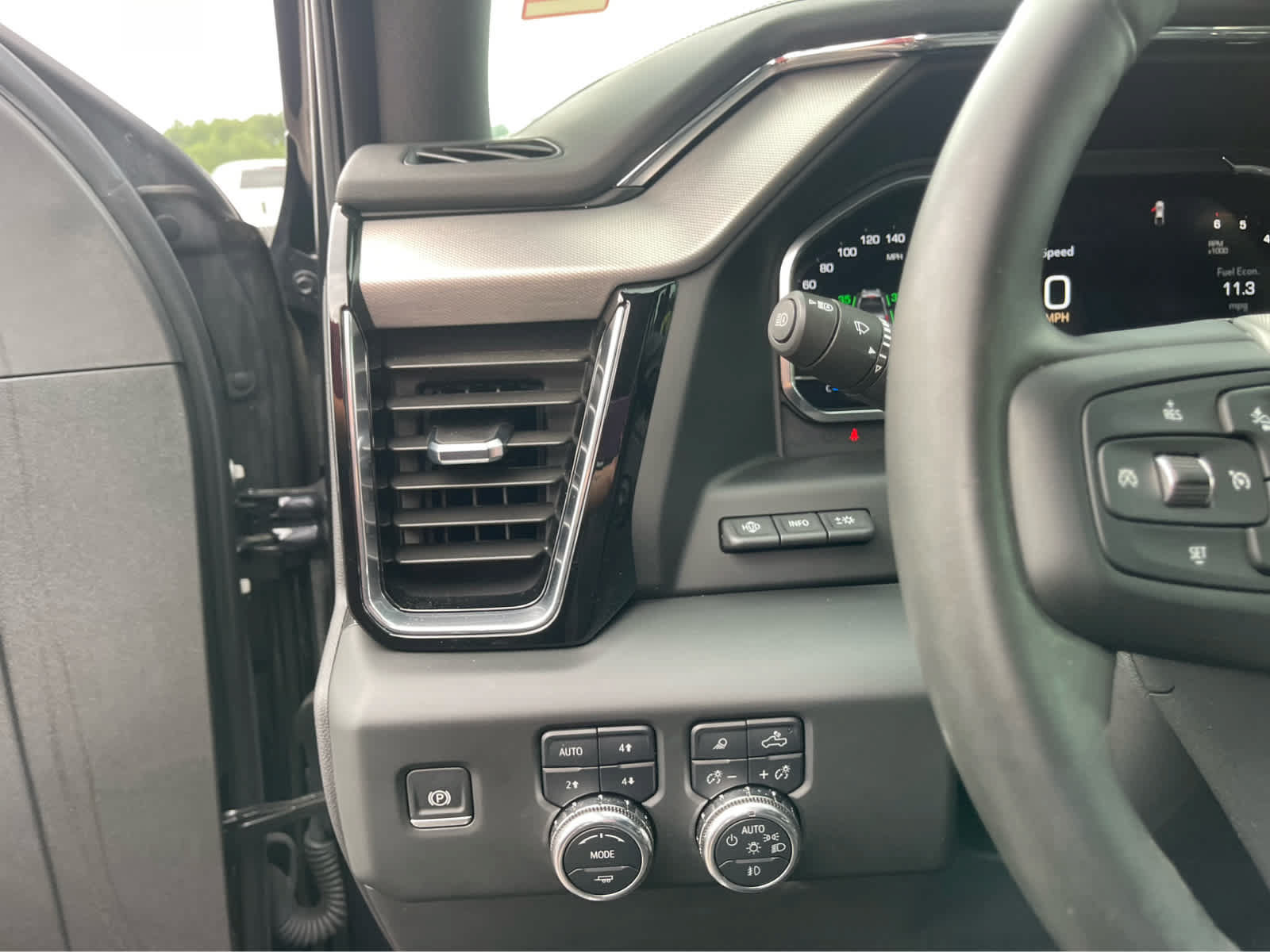 Used 2025 GMC Sierra 1500 Denali w/ Denali Reserve Package AWD/4WD image 16