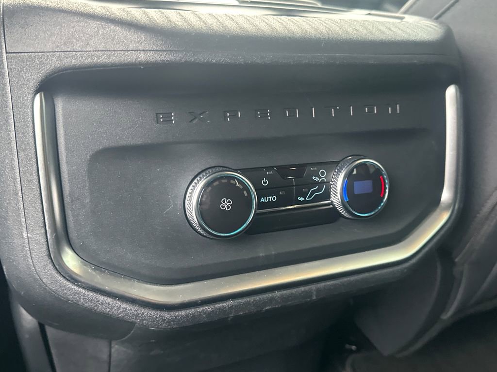 Used 2025 Ford Expedition Active image 23