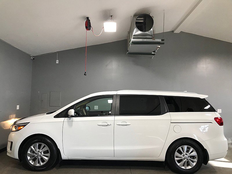 Used 2017 Kia Sedona LX w/ LX Essentials Premium Package FWD image 7