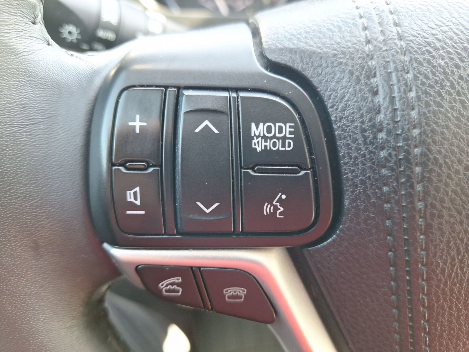 Used 2016 Toyota Highlander XLE FWD image 21