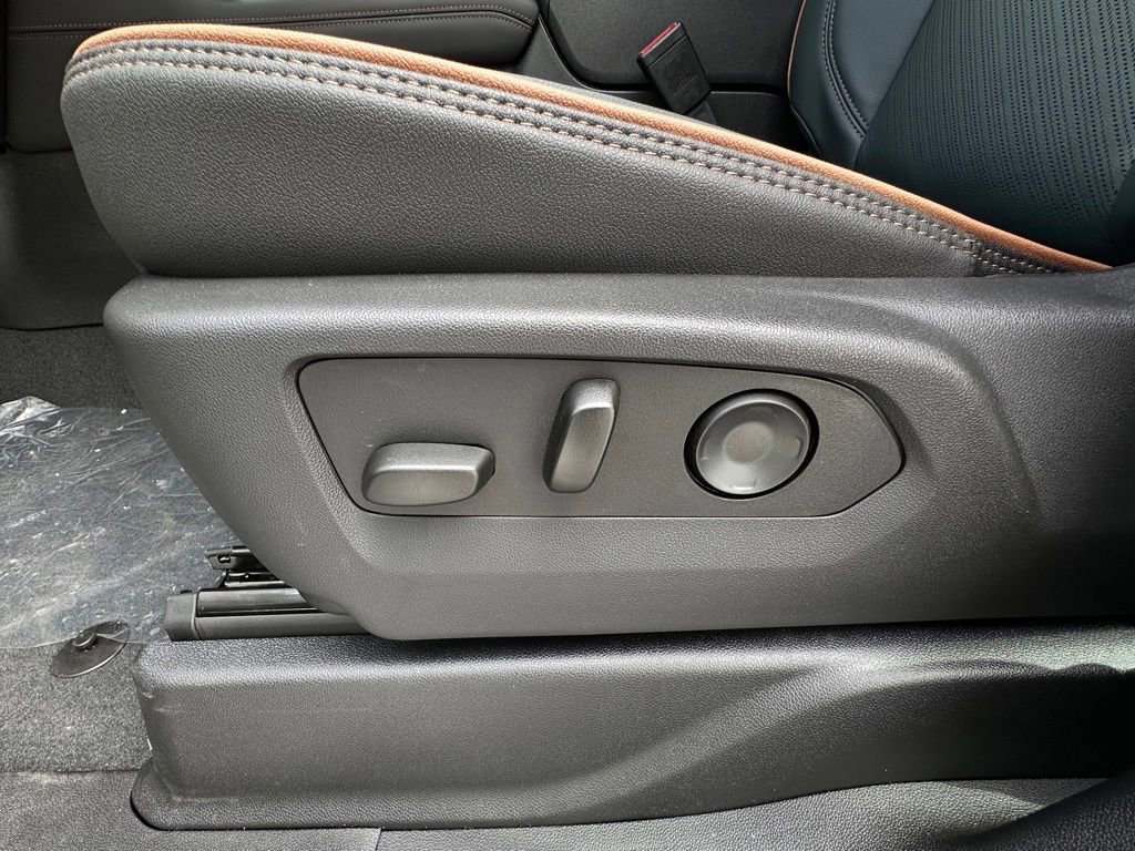 New 2026 GMC Yukon AT4 w/ AT4 Premium Package AWD/4WD image 17