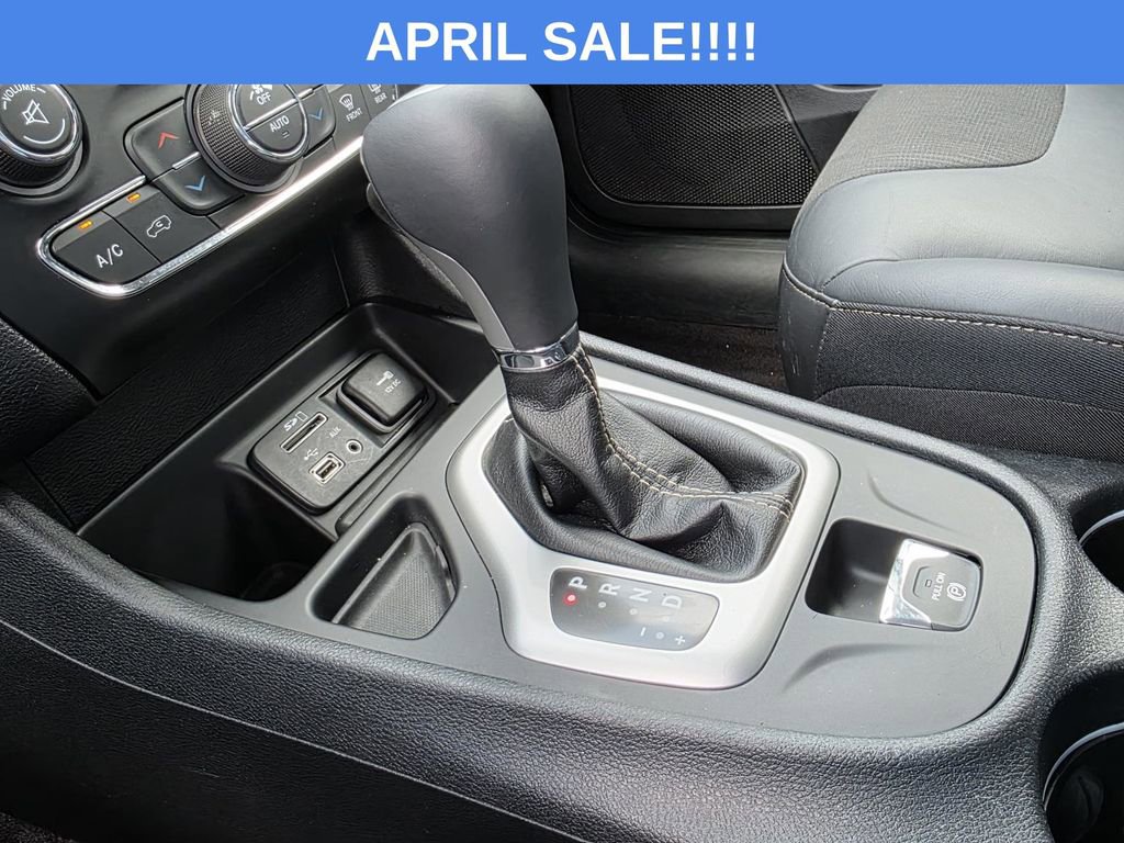 Used 2018 Jeep Cherokee Latitude Plus w/ Comfort/Convenience Group image 25