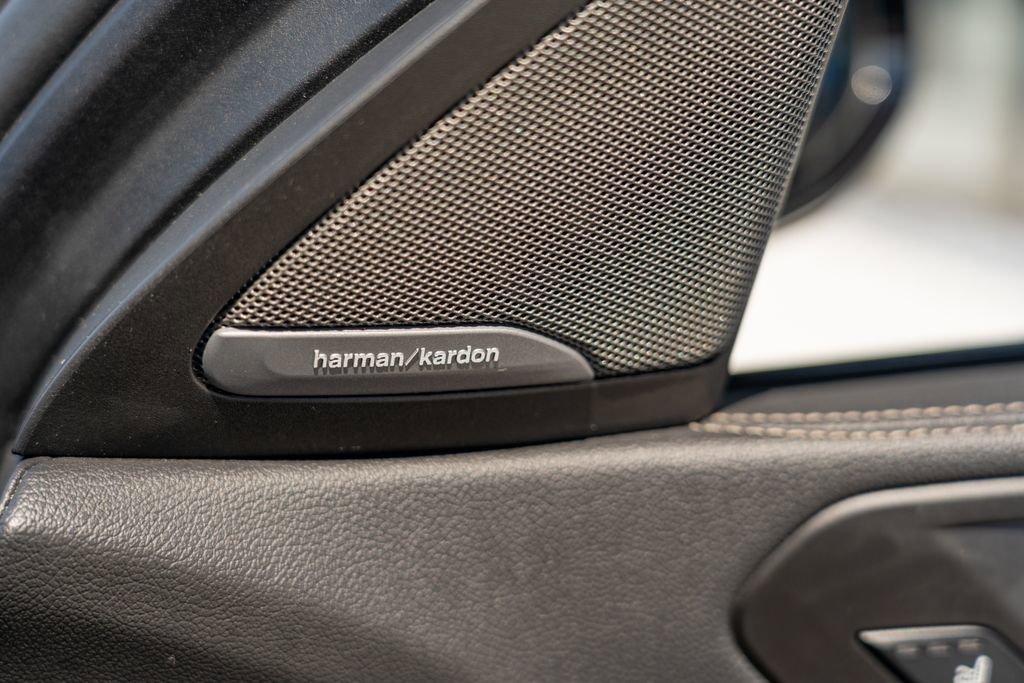 Used 2023 BMW X6 M50i w/ Executive Package image 21