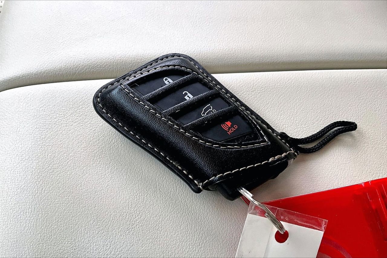 Used 2023 Lexus GX 460 Luxury w/ Sport Design Package image 32