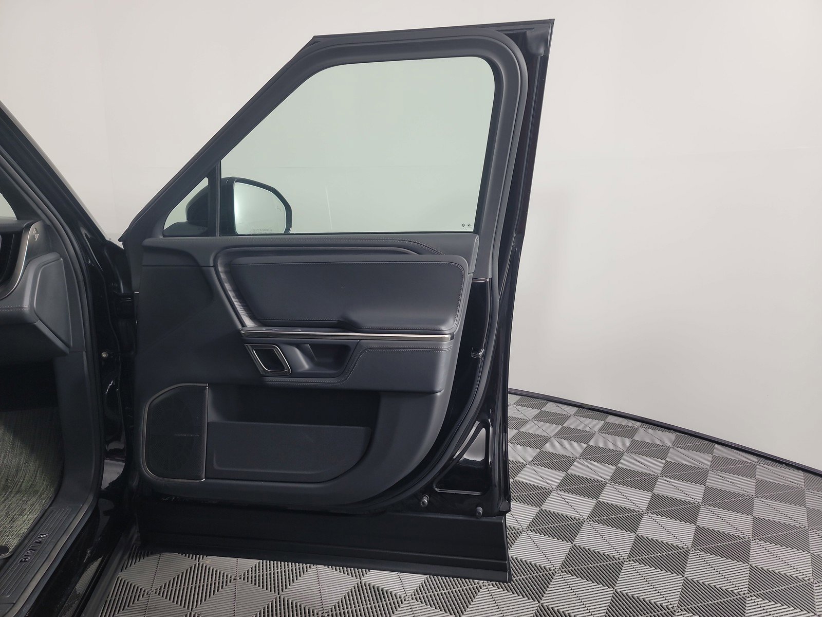 Used 2022 Rivian R1S Launch Edition image 18