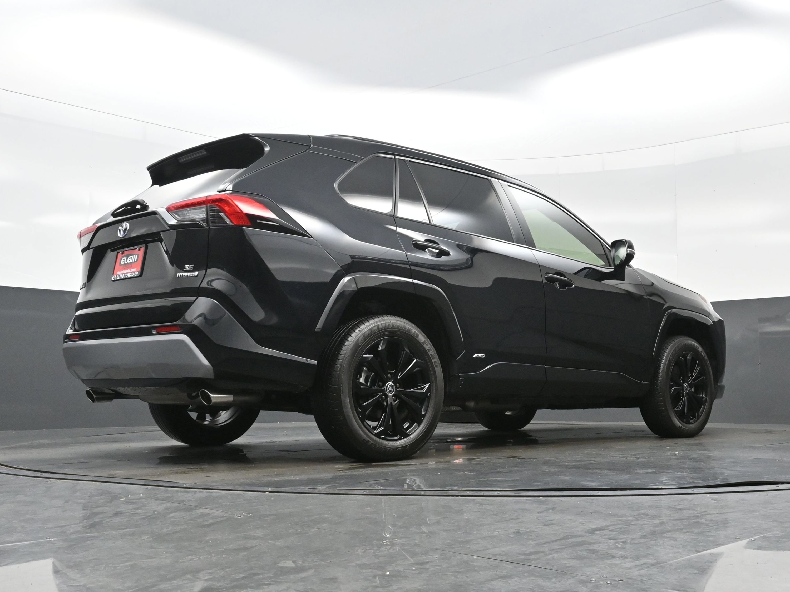 Used 2023 Toyota RAV4 SE w/ SE Grade Weather Package AWD/4WD image 32
