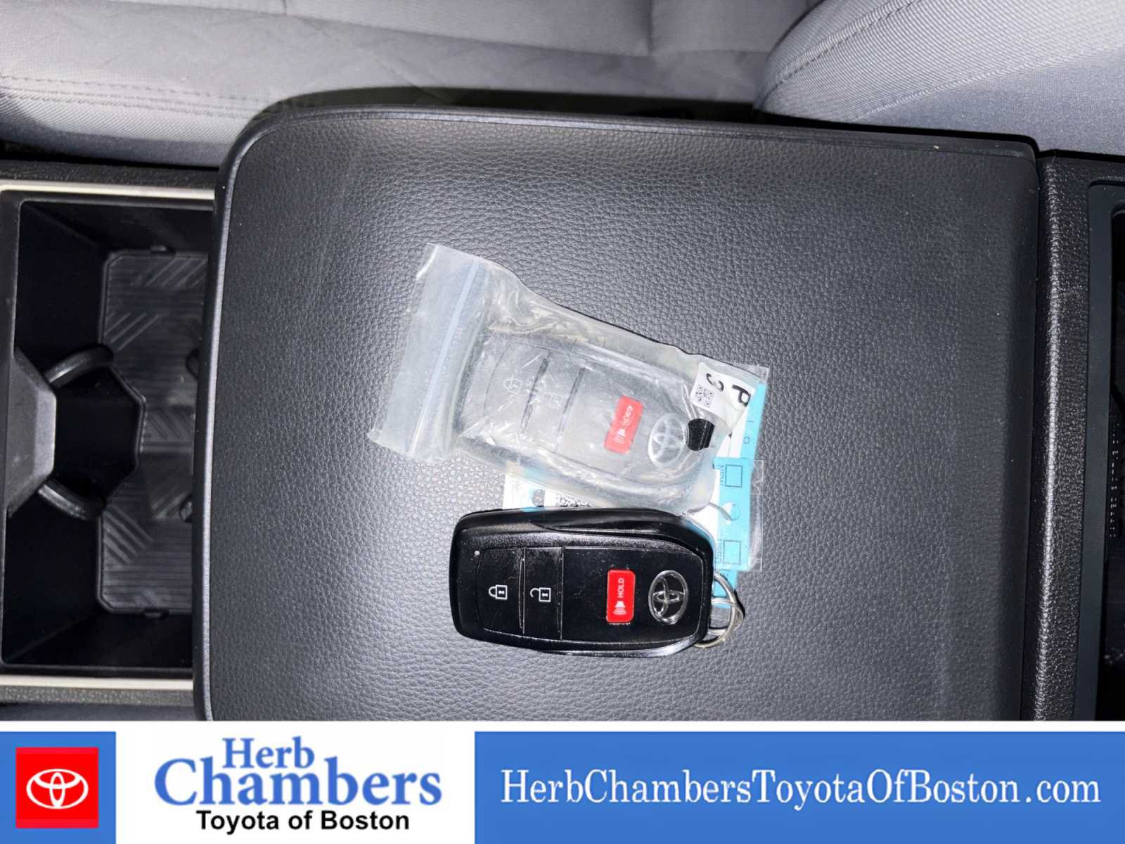 Used 2025 Toyota Tacoma SR5 AWD/4WD image 12