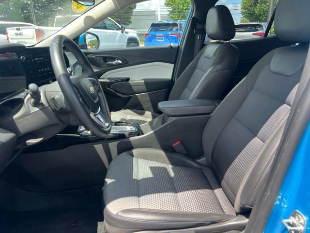 Used 2025 Chevrolet Trax LT w/ Driver Confidence Package FWD image 19