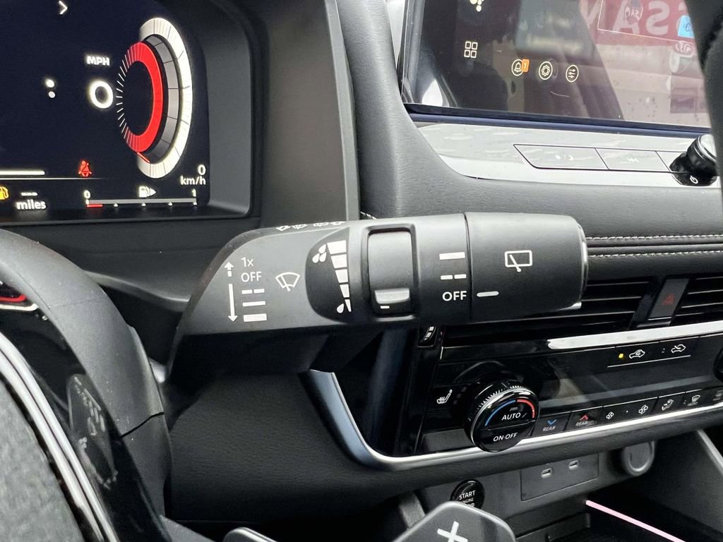 Used 2025 Nissan Rogue SL w/ SL Premium Package image 23