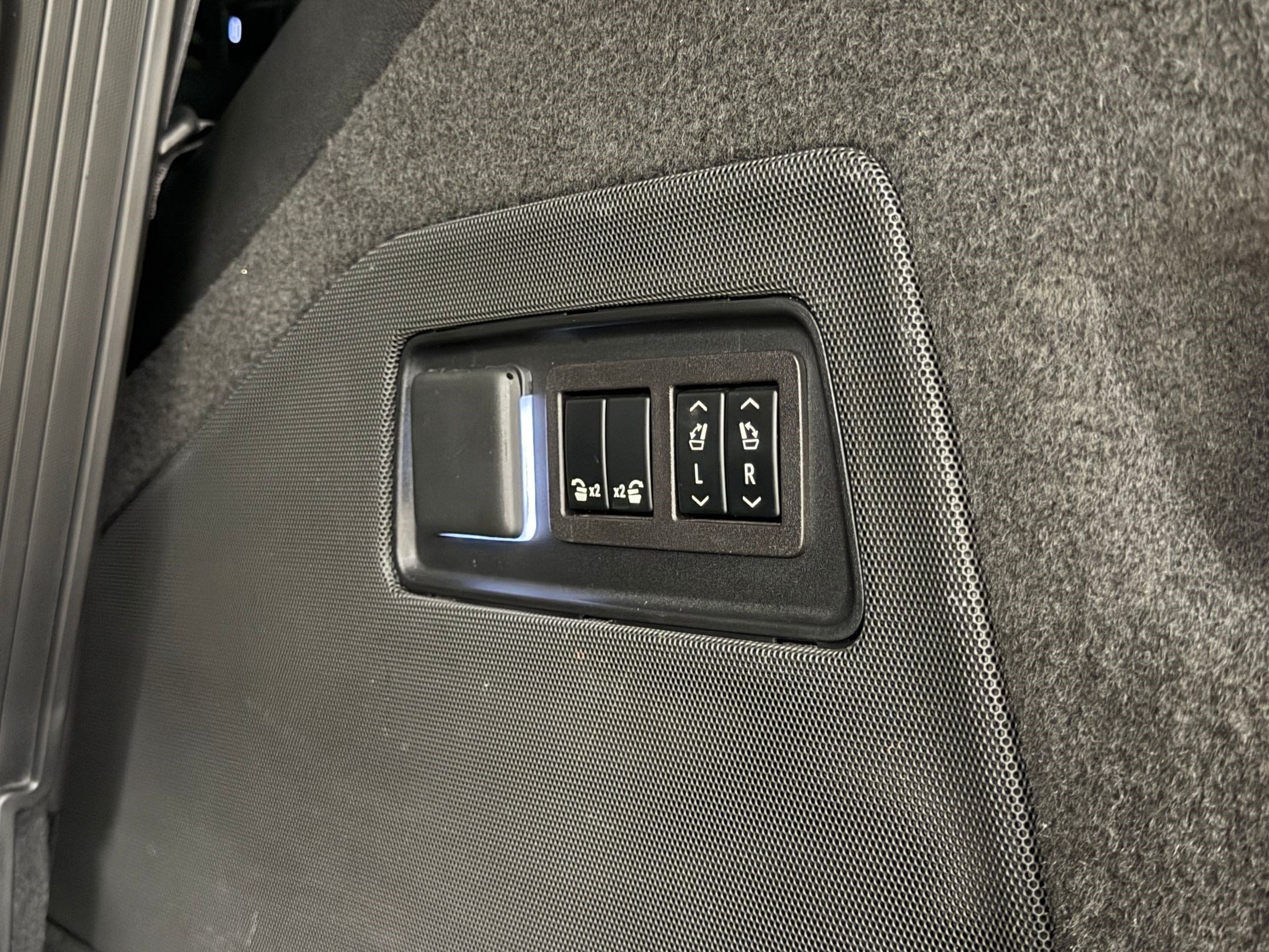 Used 2023 Cadillac Escalade Sport Platinum w/ Heavy-Duty Trailer Package AWD/4WD image 48