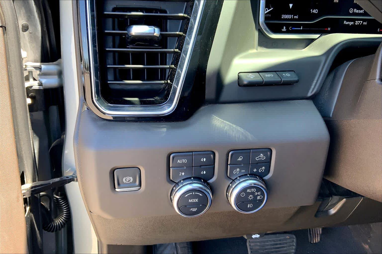 Used 2025 GMC Sierra 2500 Denali w/ Denali Reserve Package AWD/4WD image 33