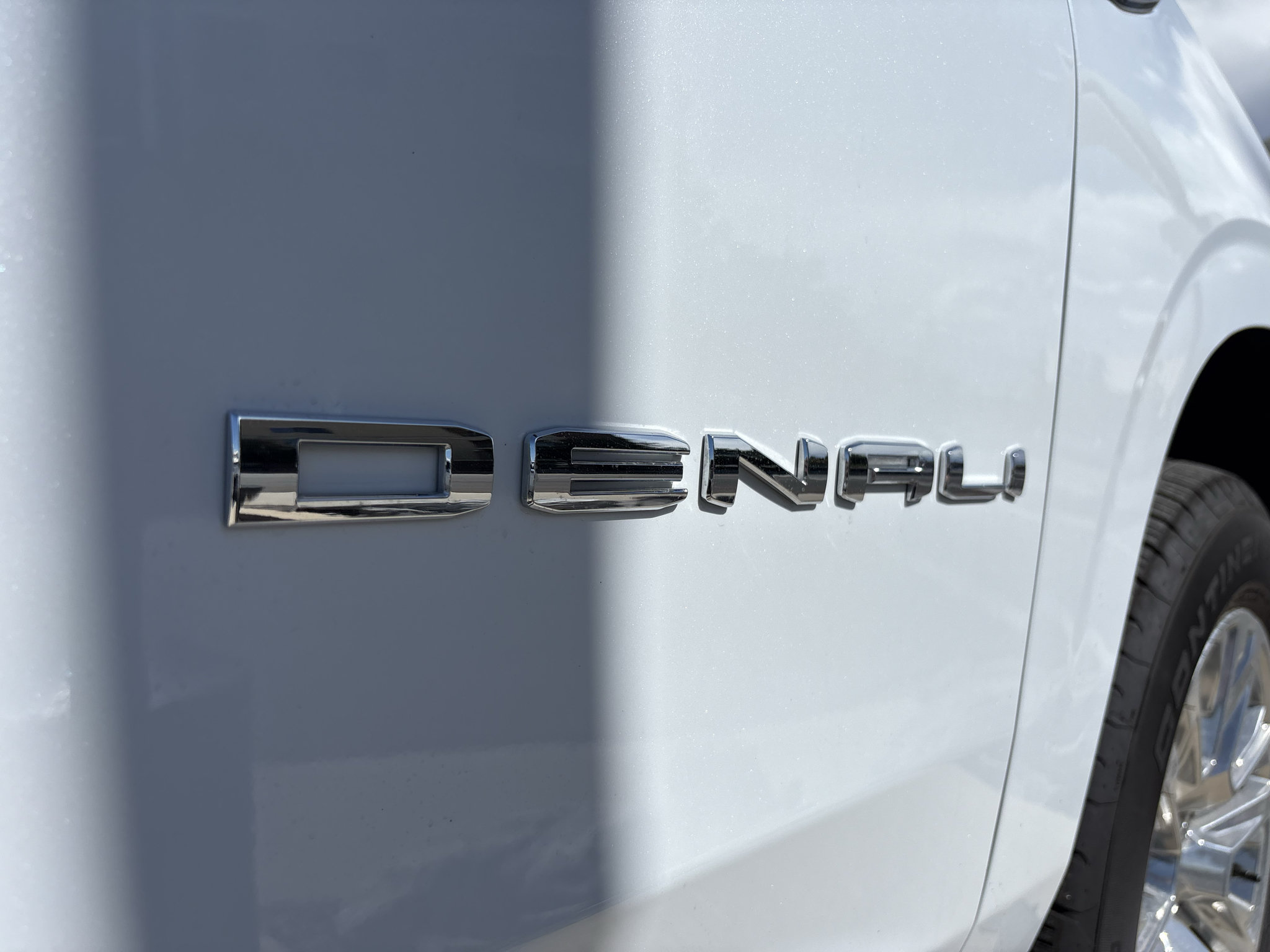 Used 2026 GMC Yukon XL Denali w/ Sun & Power Step Package AWD/4WD image 4