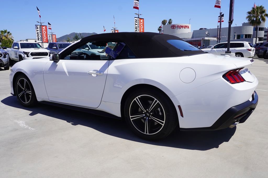 Used 2025 Ford Mustang Convertible RWD image 5