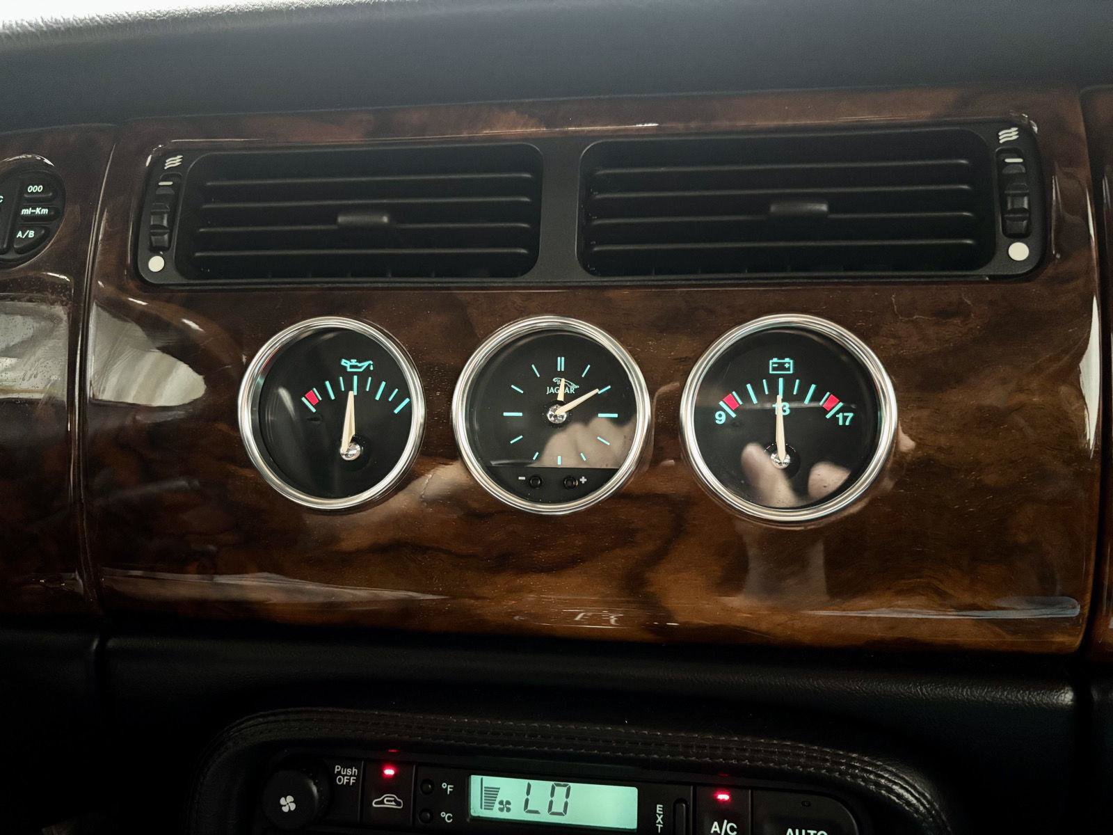 Used 2005 Jaguar XK8 Convertible RWD image 31