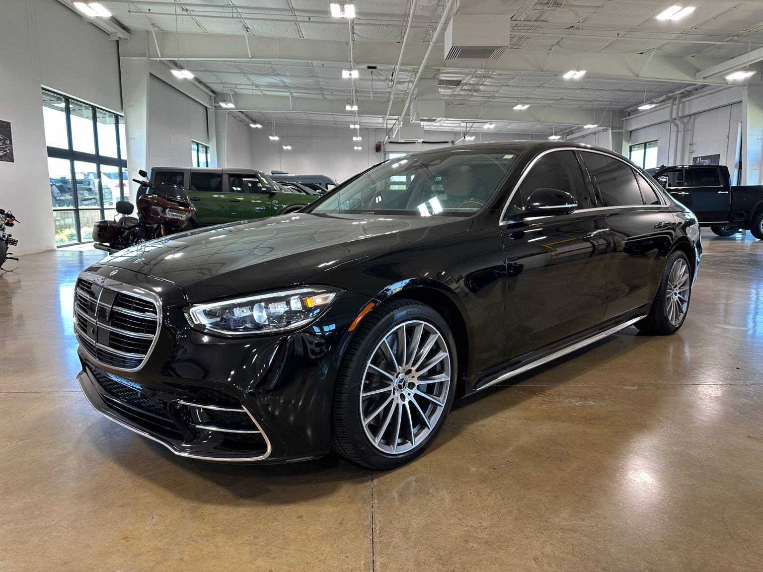 Used 2023 Mercedes-Benz S 580 4MATIC Sedan image 3