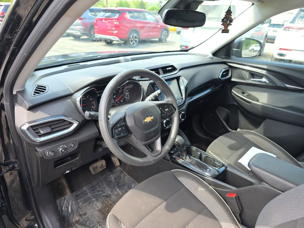 Used 2023 Chevrolet TrailBlazer LT w/ Convenience Package AWD/4WD image 11