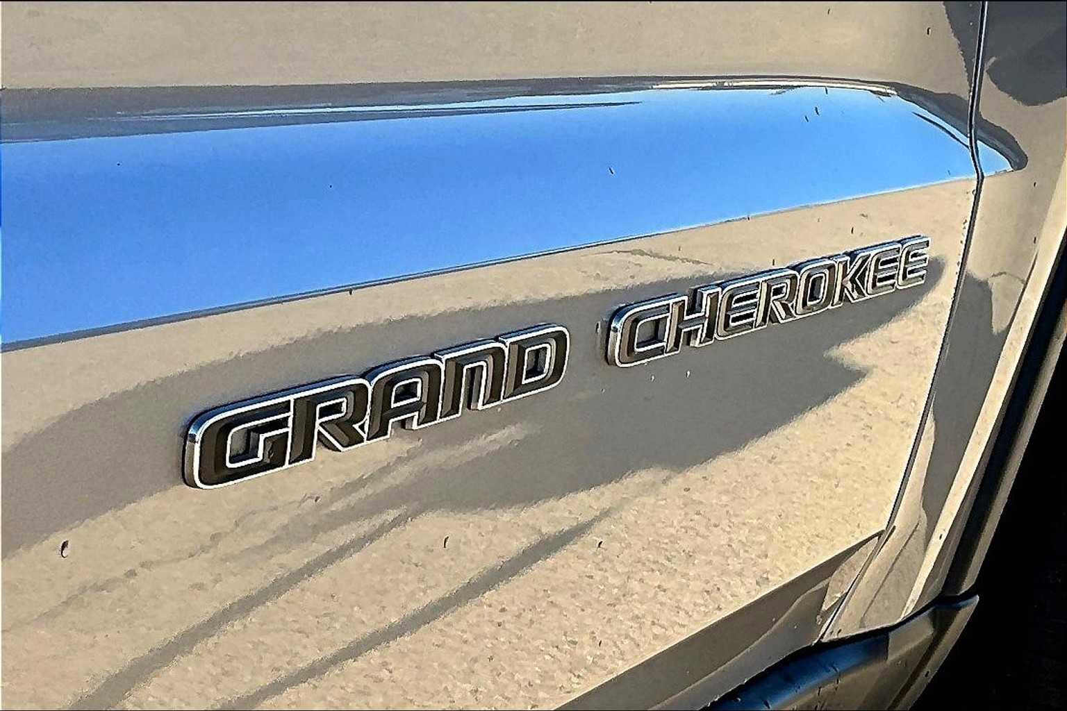 Used 2021 Jeep Grand Cherokee Limited image 9