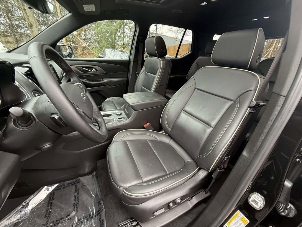 Used 2023 Chevrolet Traverse Premier w/ Redline Edition image 16