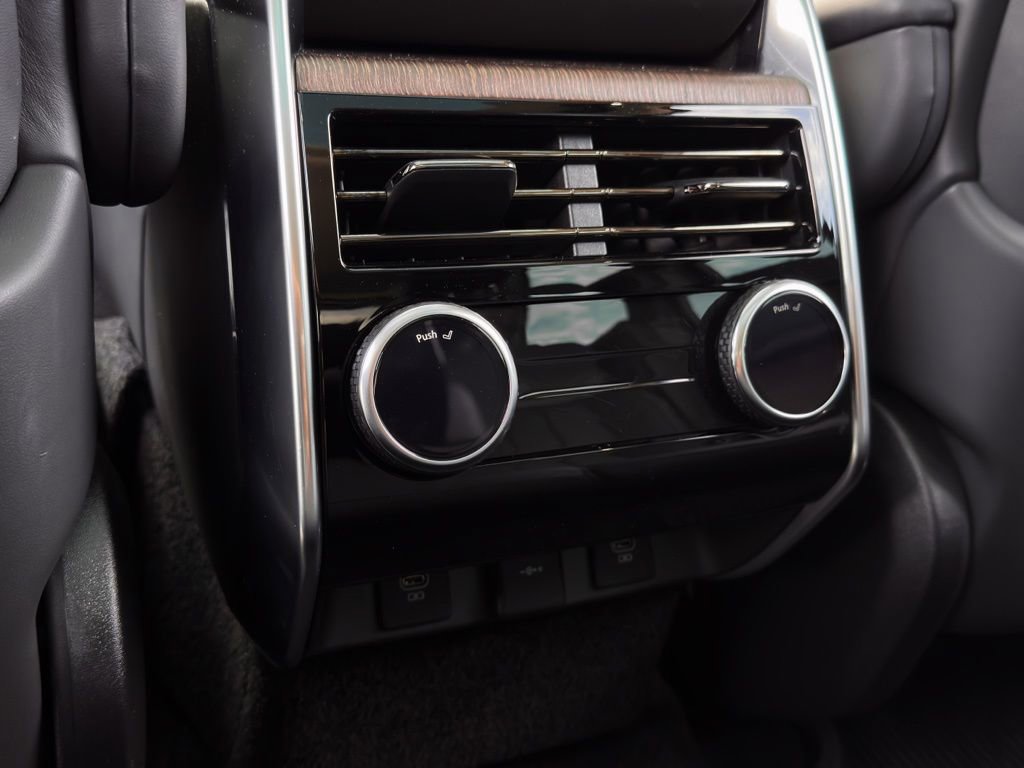 Used 2023 Land Rover Range Rover SE image 24