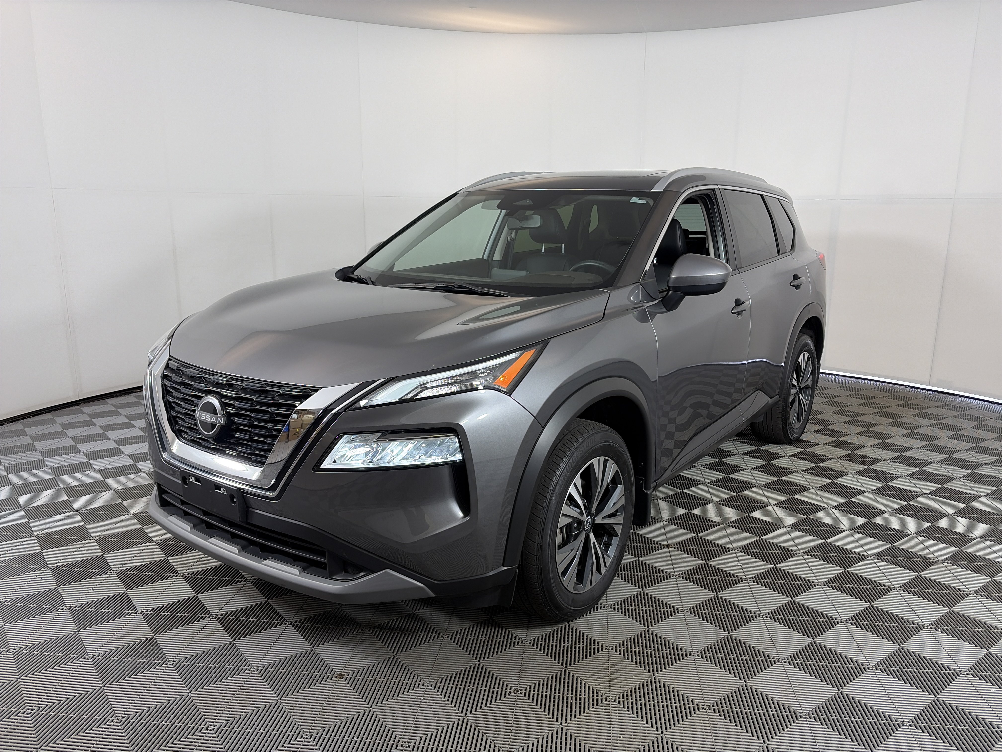 Certified 2023 Nissan Rogue SV w/ SV Premium B Package AWD/4WD image 3