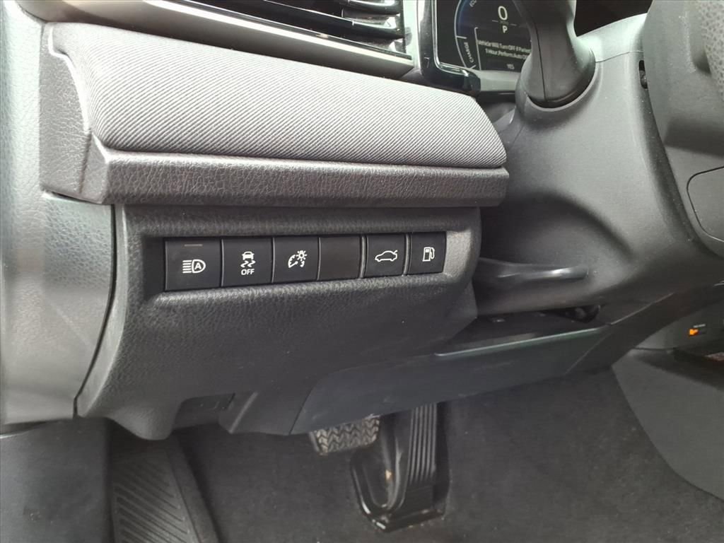 Used 2025 Toyota Camry LE image 13
