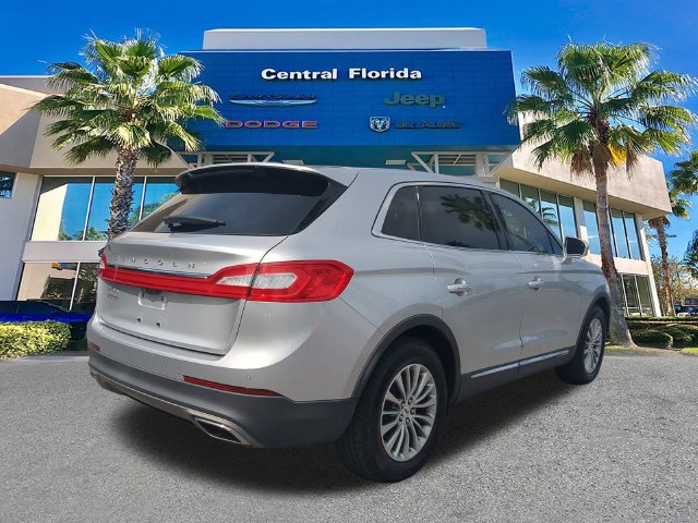 Used 2017 Lincoln MKX Select w/ Select Plus Package FWD image 4